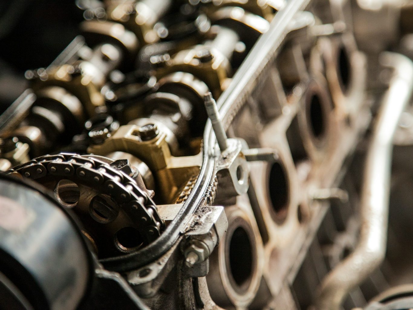 Technische Untersuchung eines Motorschadens und beschädigter Motorbauteile Technische Untersuchung, Dokumentation, Beweissicherung, Prüfung, Auswertung, Labor Untersuchung, Gutachten, Beweisfragen, Stellungnahme
